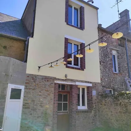Holiday home Maison De Renovee Au Coeur Du Cotentin. Periers