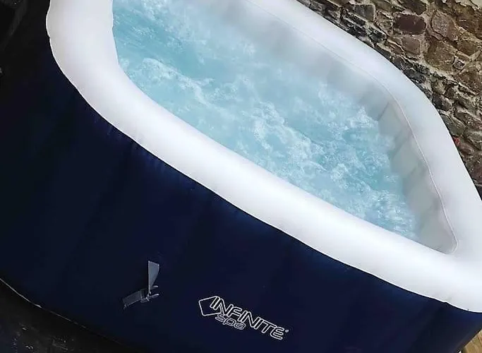 Maison De Renovee Au Coeur Du Cotentin. *